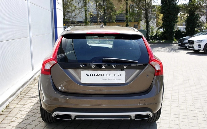 Volvo V60 Cross Country cena 87955 przebieg: 110535, rok produkcji 2018 z Kleczew małe 466